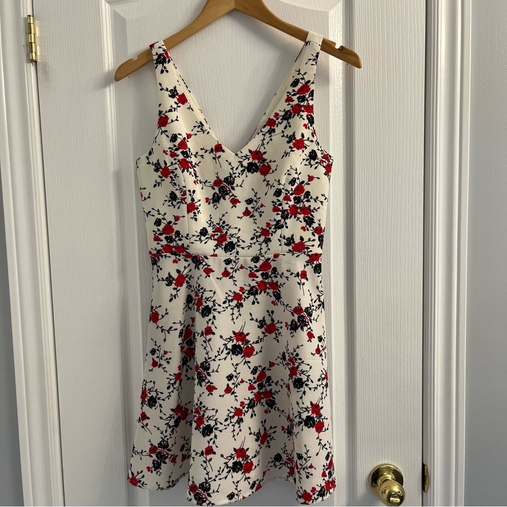 Small Forever 21 White Floral Dress